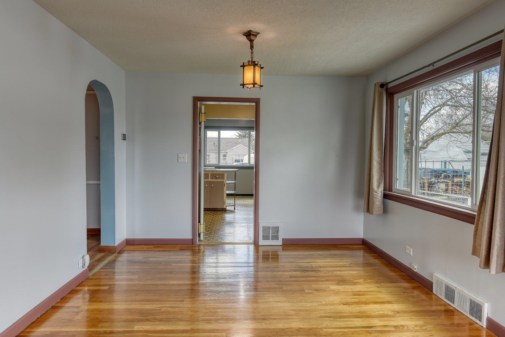 528 East Lacrosse Avenue Spokane, WA 99207 - Photo 7 of 50