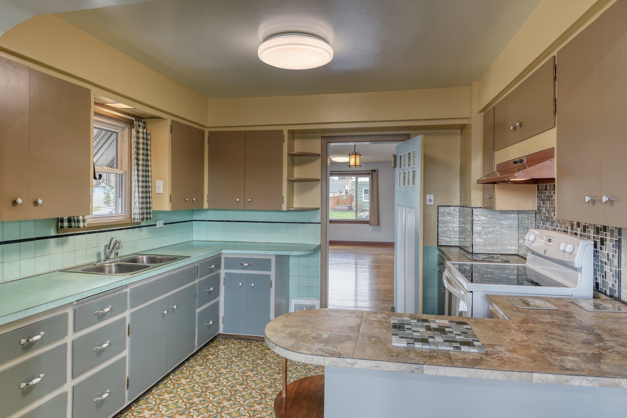 528 East Lacrosse Avenue Spokane, WA 99207 - Photo 9 of 50