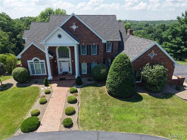 $990,000 | 17 Orchard Point Road, Hannibal, MO 63401
