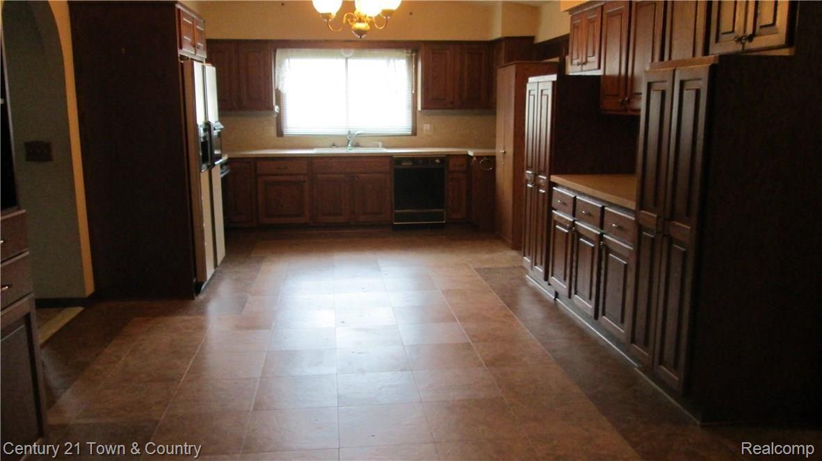 2325 Norton Road Rochester, MI 48307 - Photo 12 of 39 IMG_1688.JPG