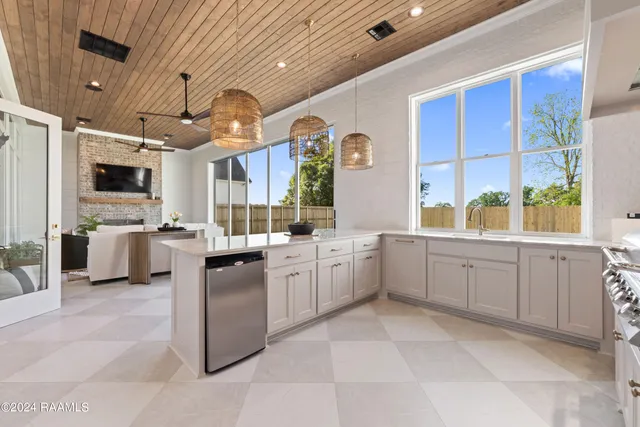 $1,199,000 | 202 Winding Wood Lane, Lafayette, LA 70508