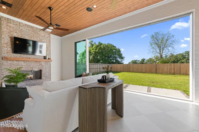 $1,199,000 | 202 Winding Wood Lane, Lafayette, LA 70508