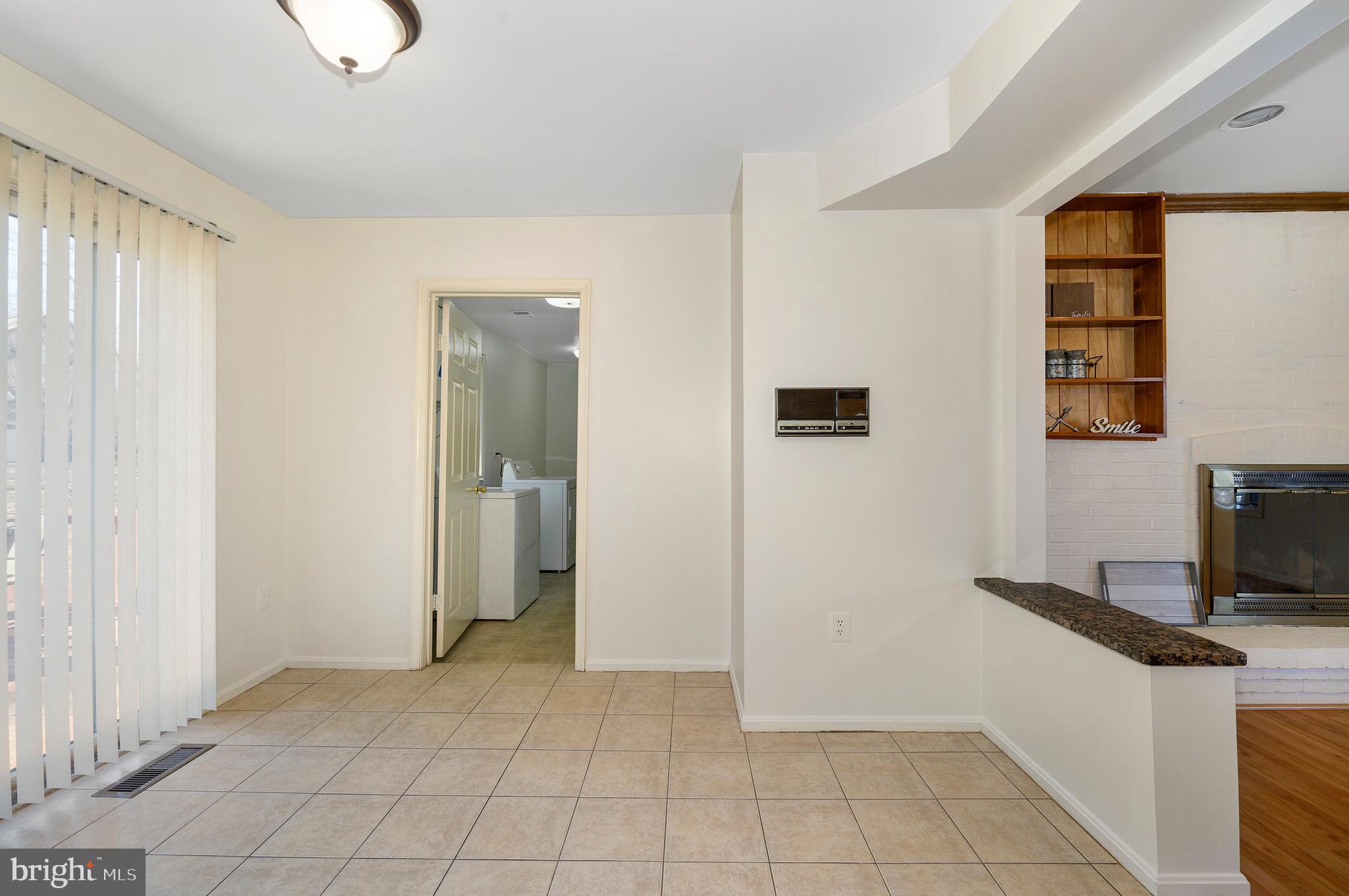 18 Homecrest Court Silver Spring, MD 20906 - Photo 14 of 31 Table Space/Breakfast Room in Kitchen