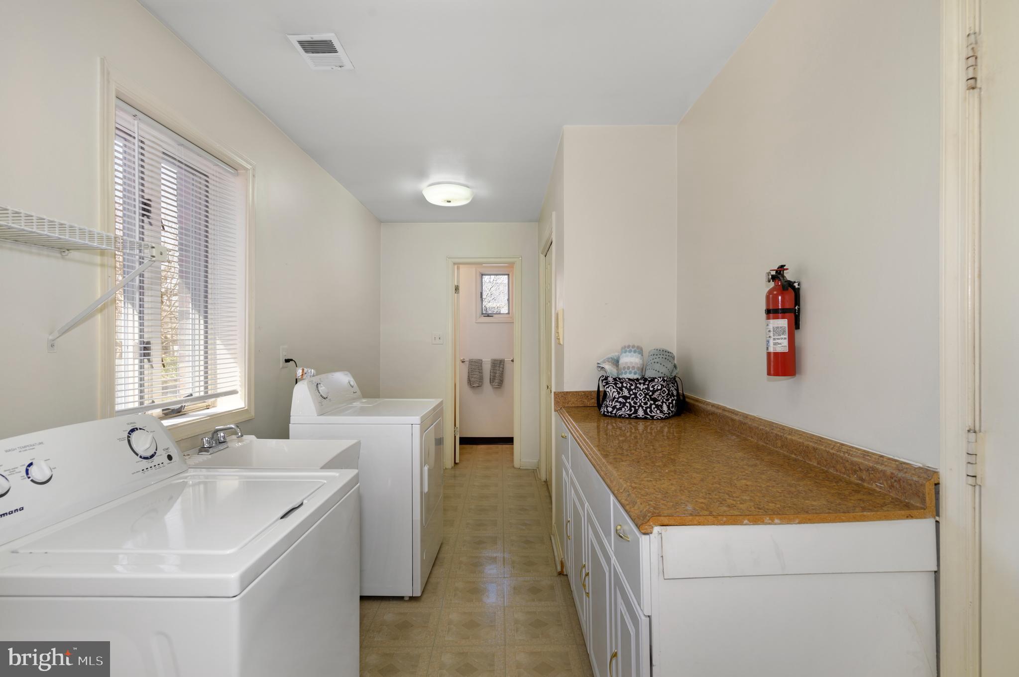 18 Homecrest Court Silver Spring, MD 20906 - Photo 15 of 31 Laundry Room