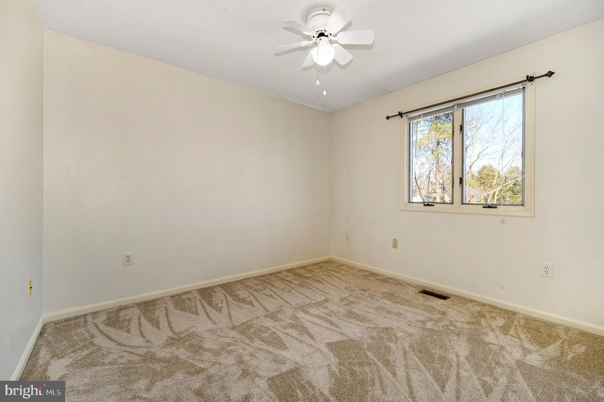 18 Homecrest Court Silver Spring, MD 20906 - Photo 25 of 31 3rd Bedroom