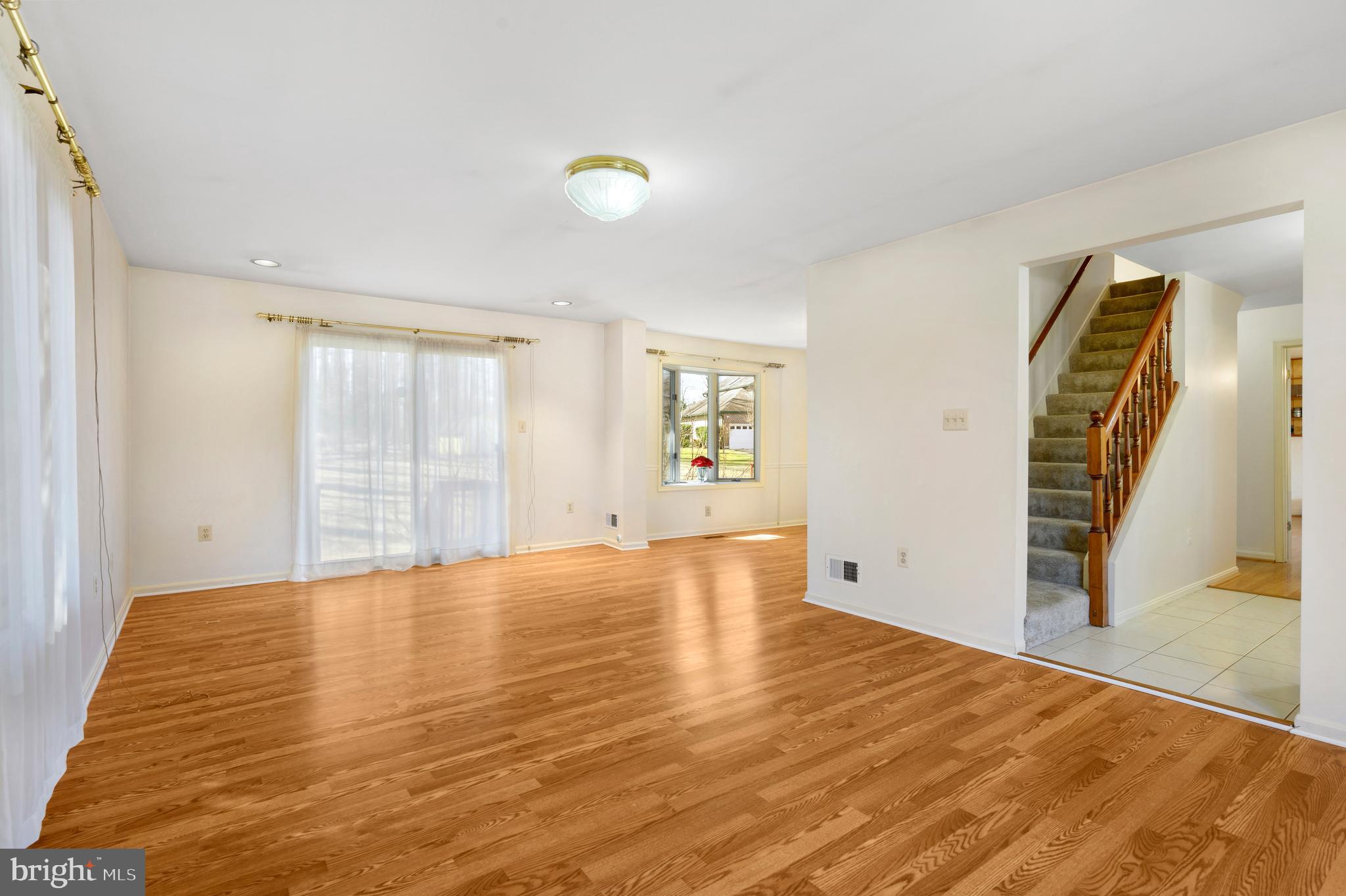 18 Homecrest Court Silver Spring, MD 20906 - Photo 6 of 31 Living Room Photo #1
