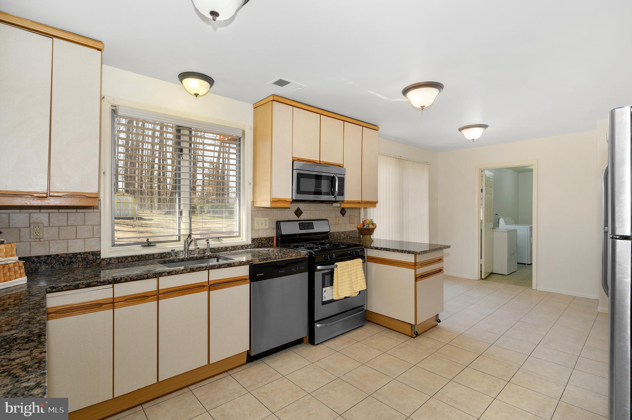 18 Homecrest Court Silver Spring, MD 20906 - Photo 10 of 31 Kitchen Photo #2