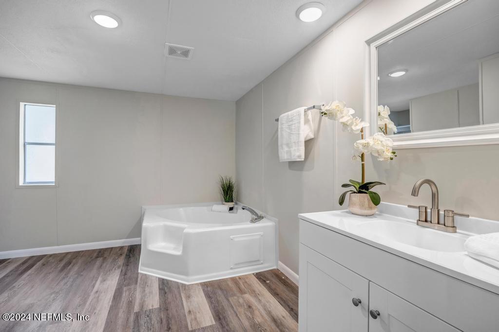 5557 Acadia Street Keystone Heights, FL 32656 - Photo 20 of 32 a bathroom with a sink and a mirror