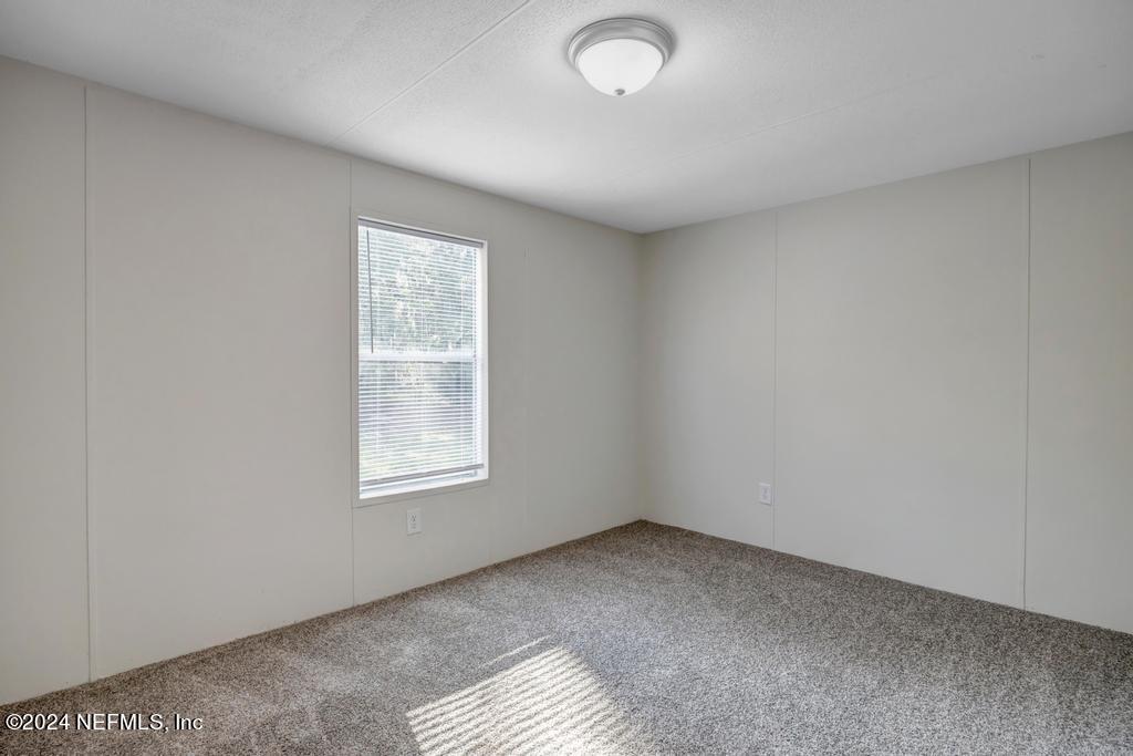 5557 Acadia Street Keystone Heights, FL 32656 - Photo 25 of 32 an empty room with a window