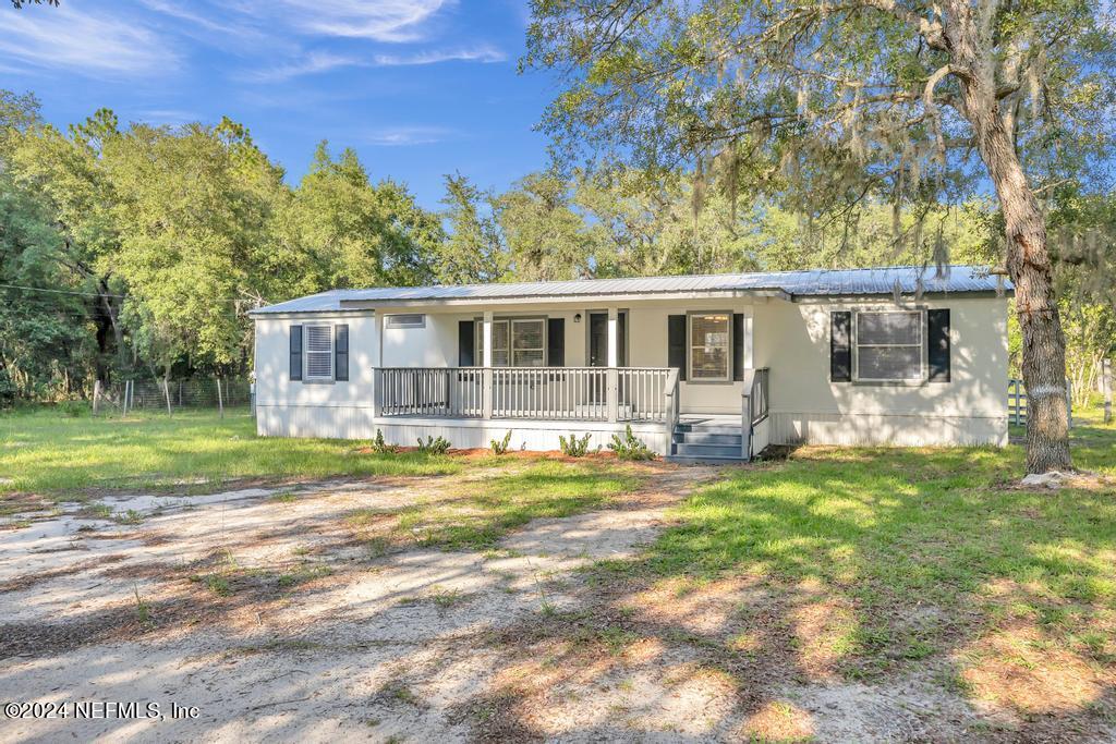 5557 Acadia Street Keystone Heights, FL 32656 - Photo 27 of 32 a view of a house with backyard and sitting area