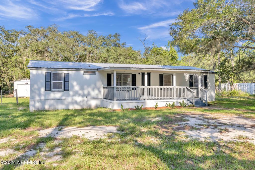 5557 Acadia Street Keystone Heights, FL 32656 - Photo 28 of 32 a view of a house with a backyard