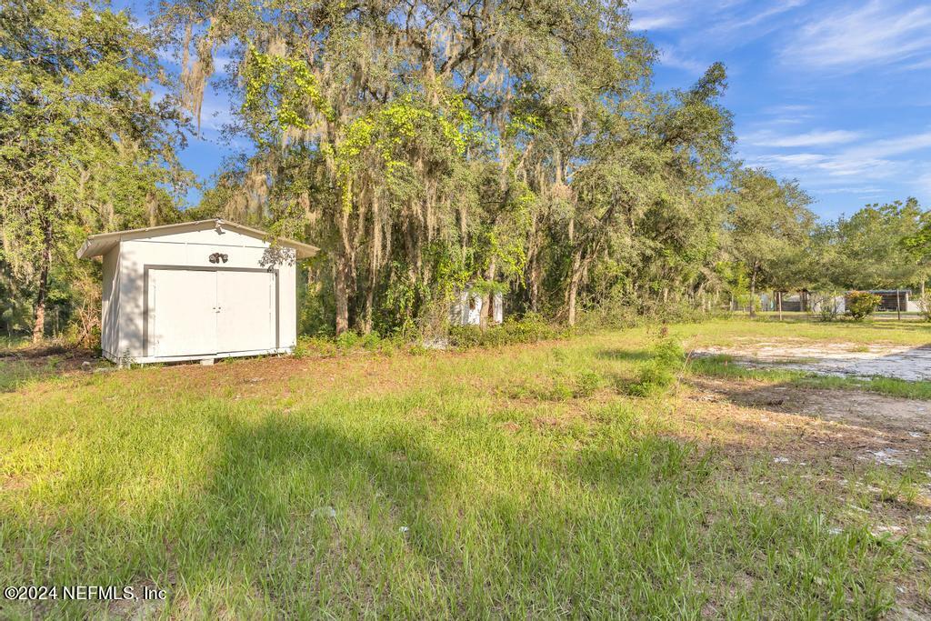 5557 Acadia Street Keystone Heights, FL 32656 - Photo 29 of 32 a view of a yard with a tree