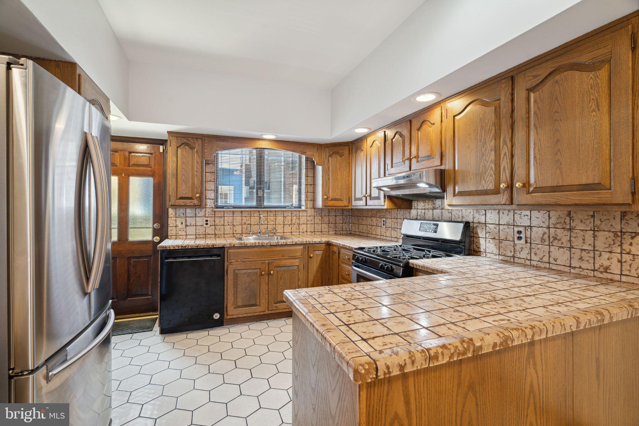 2426 South 20th Street Philadelphia, PA 19145 - Photo 12 of 31