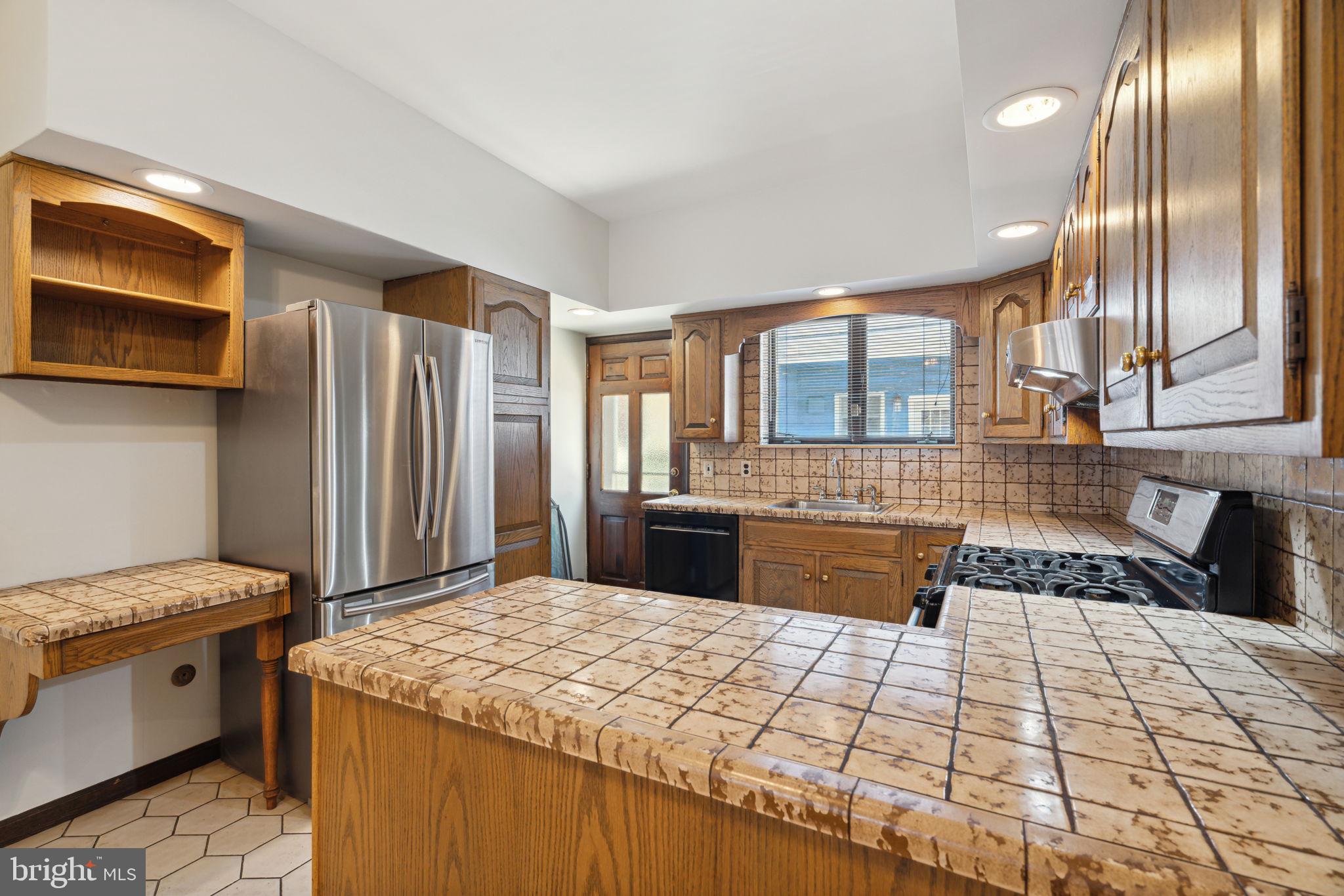 2426 South 20th Street Philadelphia, PA 19145 - Photo 13 of 31