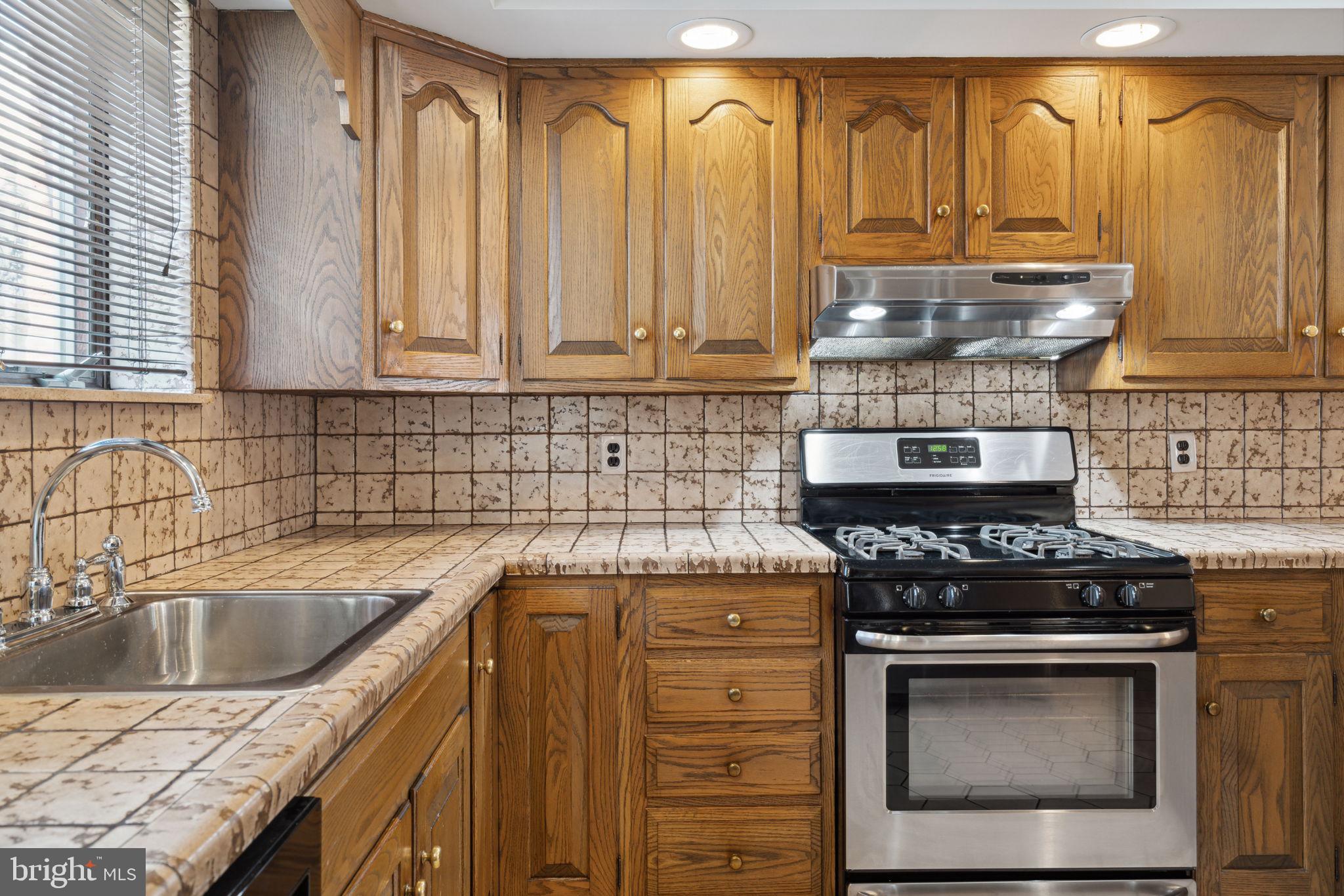 2426 South 20th Street Philadelphia, PA 19145 - Photo 14 of 31