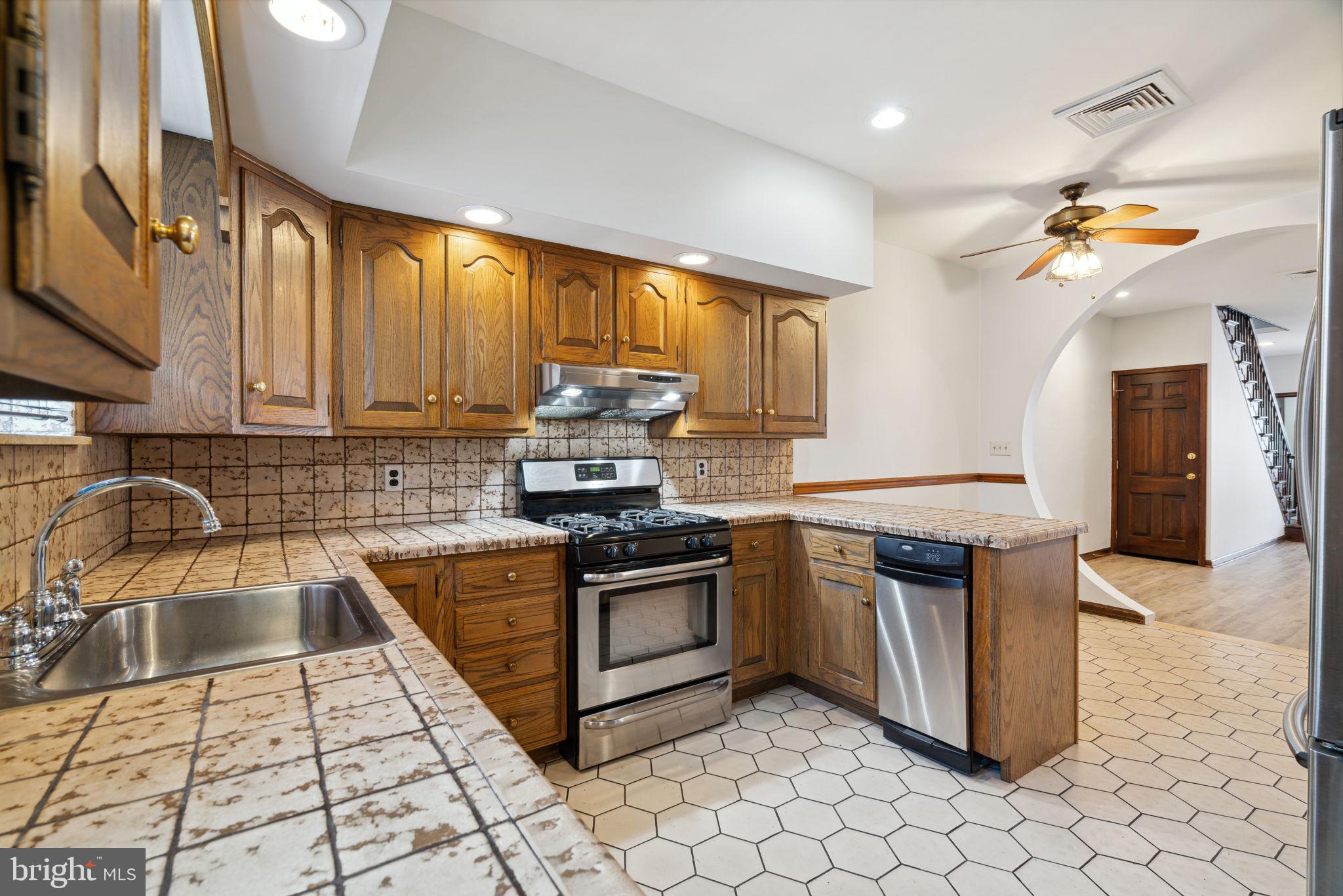 2426 South 20th Street Philadelphia, PA 19145 - Photo 15 of 31