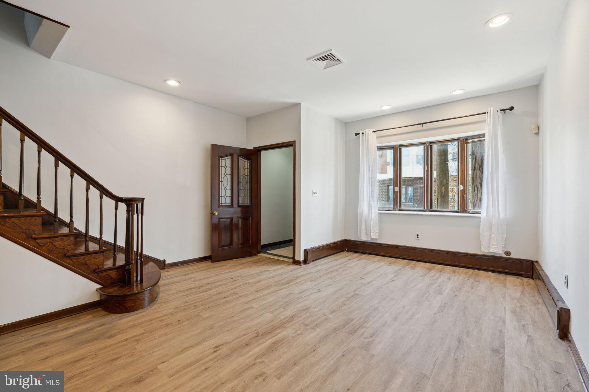 2426 South 20th Street Philadelphia, PA 19145 - Photo 2 of 31