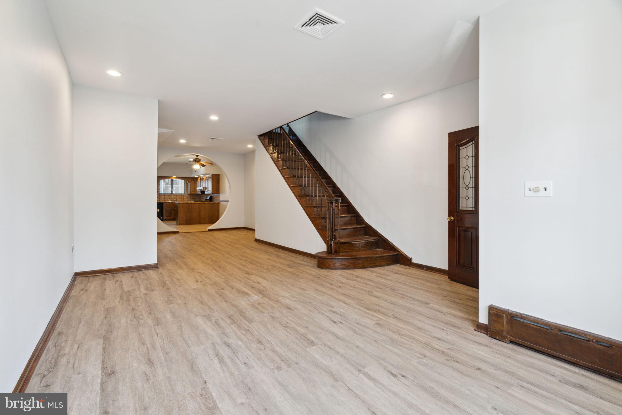 2426 South 20th Street Philadelphia, PA 19145 - Photo 3 of 31