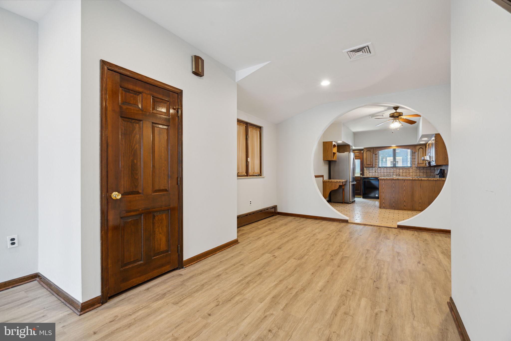 2426 South 20th Street Philadelphia, PA 19145 - Photo 5 of 31