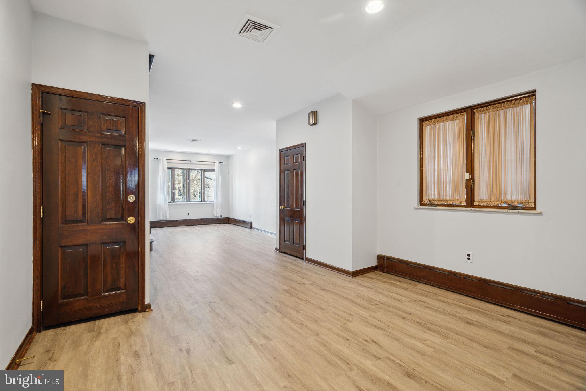 2426 South 20th Street Philadelphia, PA 19145 - Photo 6 of 31