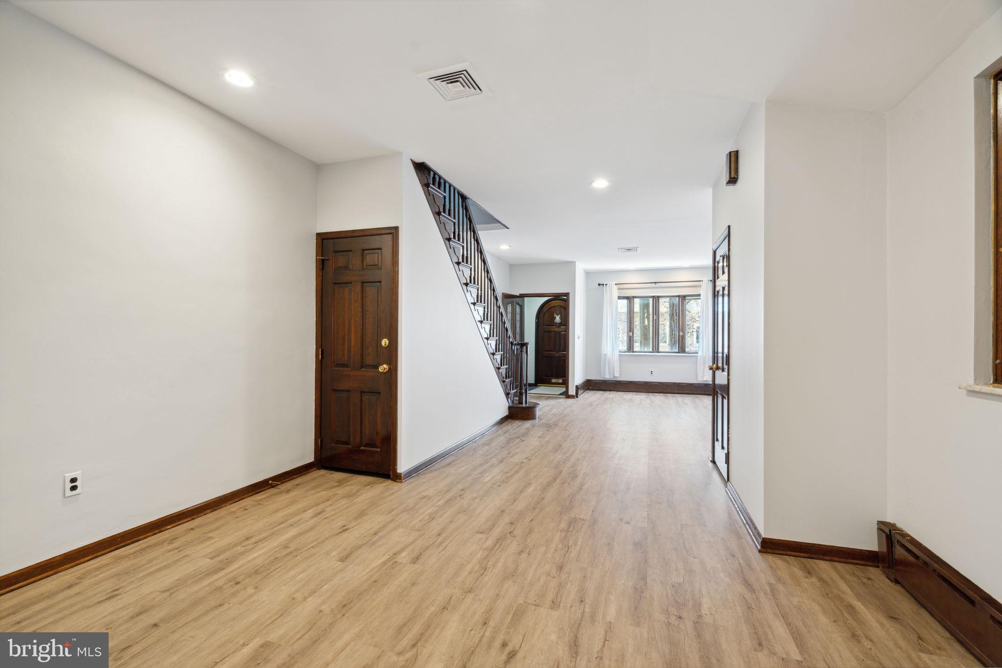 2426 South 20th Street Philadelphia, PA 19145 - Photo 7 of 31