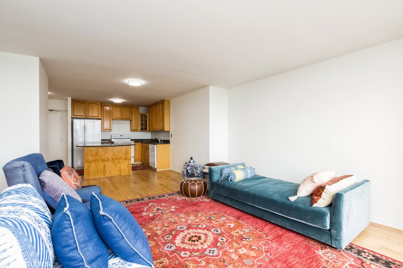 5415 North Sheridan Road, Unit 1504 Chicago, IL 60640 - Photo 8 of 21 a living room with furniture