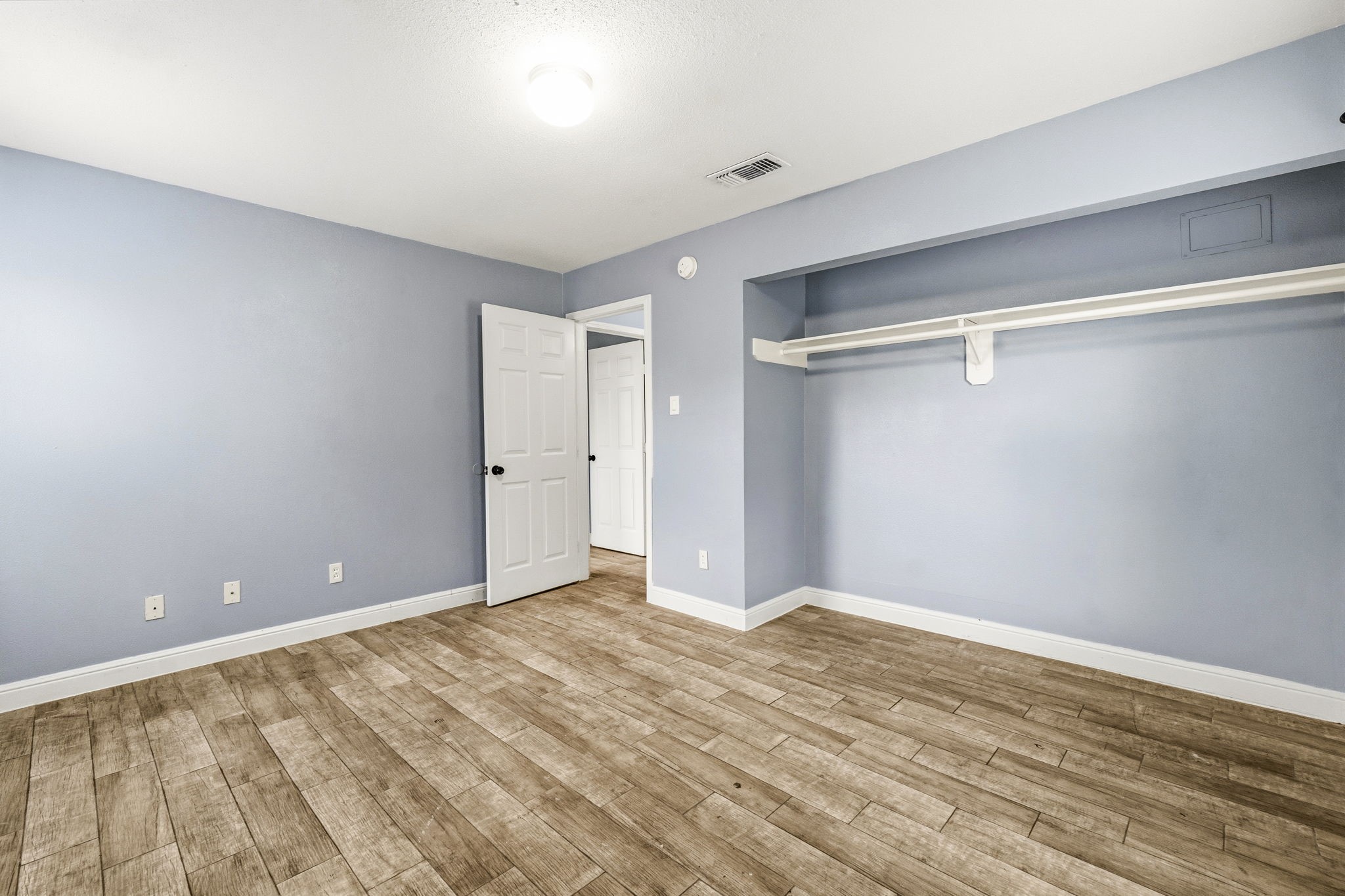 6319 Mohawk Street Houston, TX 77016 - Photo 17 of 21 Primary Bedroom