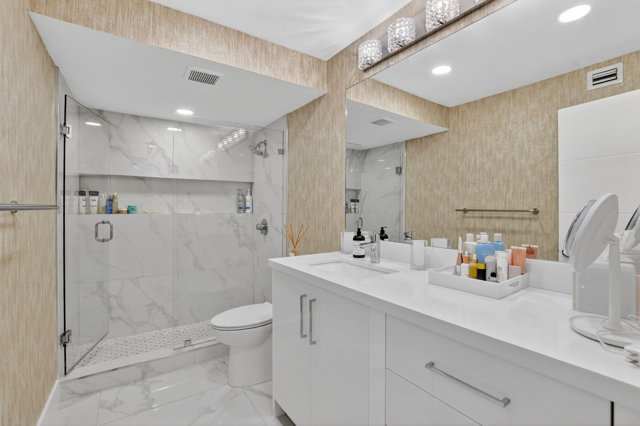 7738 Lakeside Boulevard, Unit 362 Boca Raton, FL 33434 - Photo 22 of 90 Main bathroom