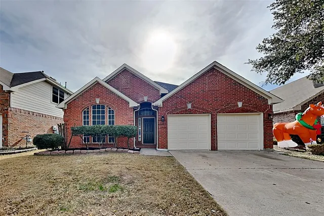 $2,175 | 4816 Grainger Trail, Fort Worth, TX 76137