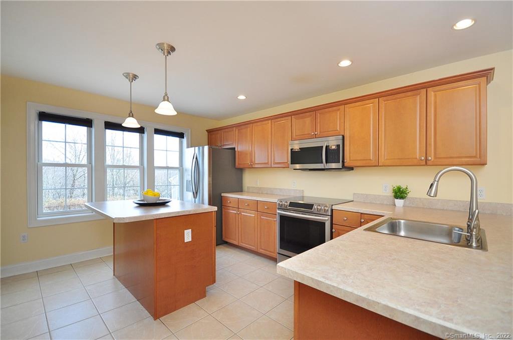 4 Paddock Lane, Unit 4, Norwich, CT 06360 Compass