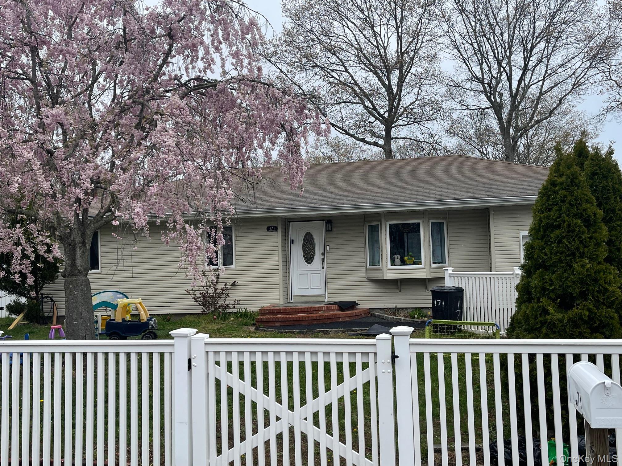 171 Hounslow Road Shirley, NY 11967 - Photo 2 of 5