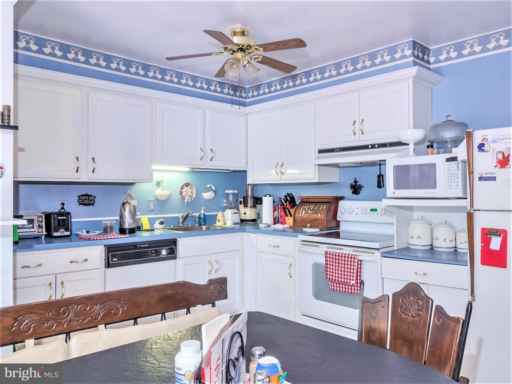37 Robshire Manor Road Huntingtown, MD 20639 - Photo 8 of 36 Kit V2 features elec appli. & ample cabinet space