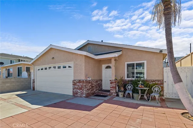 a view of house with outdoor seating space
