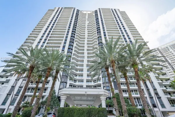 $4,300 | 21205 Northeast 37th Avenue, Unit 2204, Aventura, FL 33180