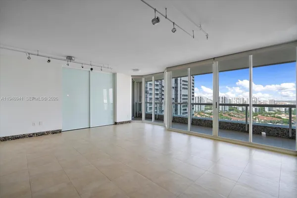 $4,300 | 21205 Northeast 37th Avenue, Unit 2204, Aventura, FL 33180