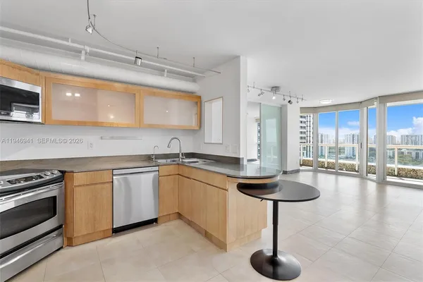 $4,300 | 21205 Northeast 37th Avenue, Unit 2204, Aventura, FL 33180