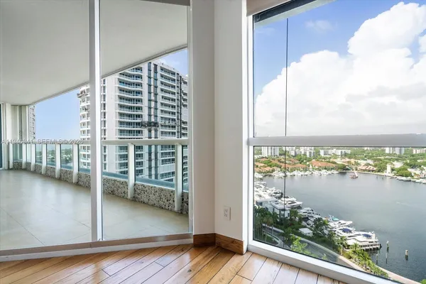 $4,300 | 21205 Northeast 37th Avenue, Unit 2204, Aventura, FL 33180