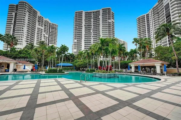 $4,300 | 21205 Northeast 37th Avenue, Unit 2204, Aventura, FL 33180