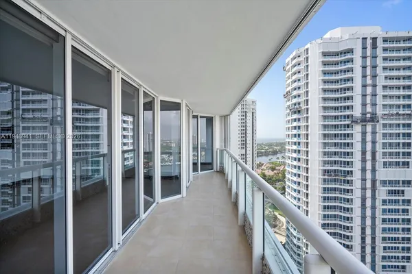 $4,300 | 21205 Northeast 37th Avenue, Unit 2204, Aventura, FL 33180