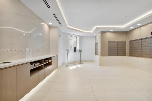 $4,300 | 21205 Northeast 37th Avenue, Unit 2204, Aventura, FL 33180