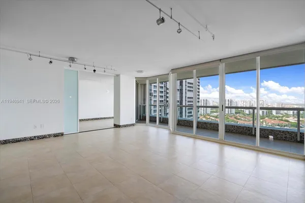 $4,300 | 21205 Northeast 37th Avenue, Unit 2204, Aventura, FL 33180