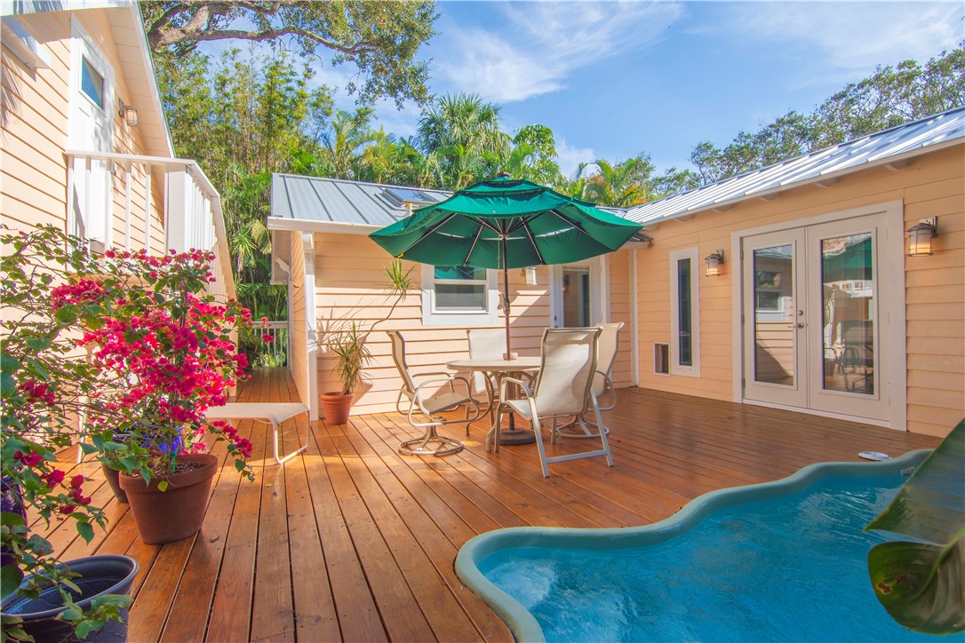 1971 Pebble Path Vero Beach, FL 32963 - Photo 25 of 36 a view of a chairs and table in the patio