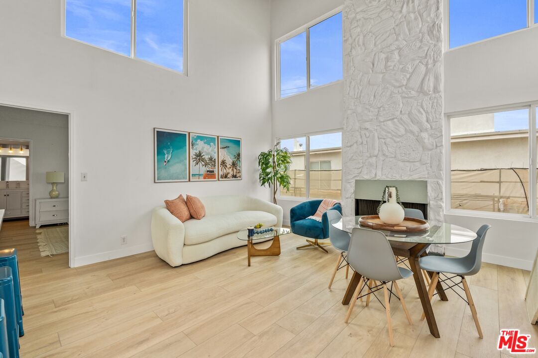 16 Quarterdeck Street, Unit 301 Marina del Rey, CA 90292 - Photo 5 of 30