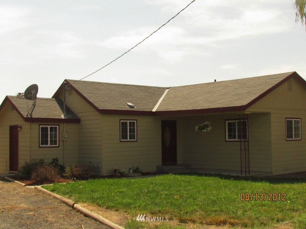 2595 West Bench Road Othello, WA 99344 - Photo 1 of 12