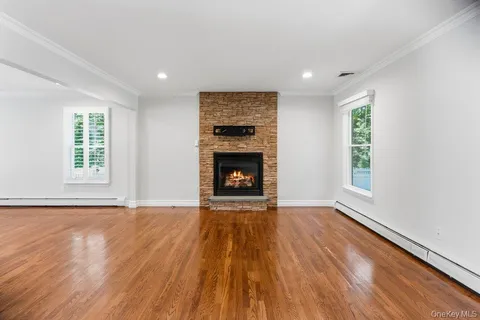 $1,299,990 | 15 Victoria Court, Oakdale, NY 11769