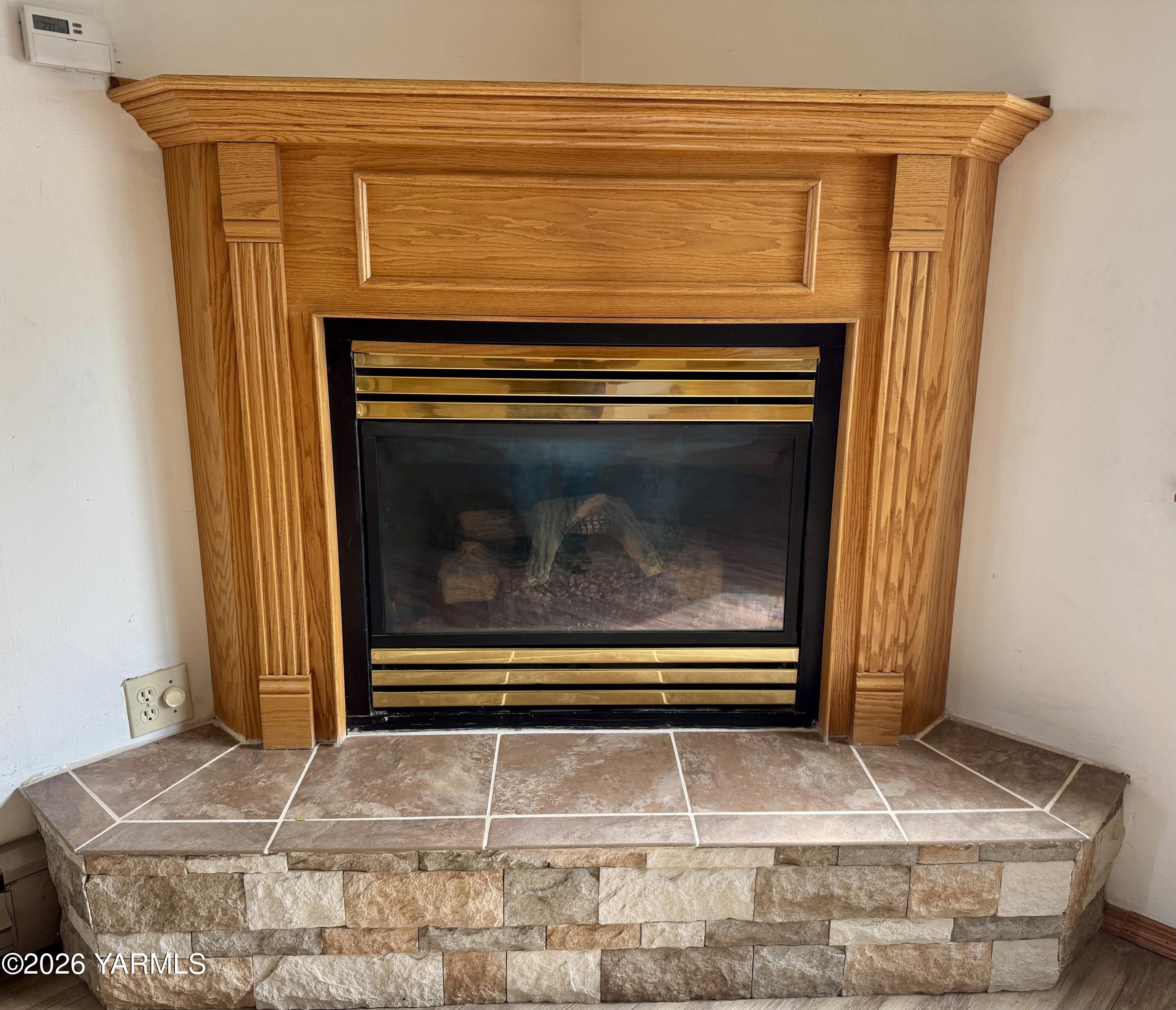 7801 Campbell Road, Unit 1 Toppenish, WA 98948 - Photo 11 of 44 Propane Fireplace