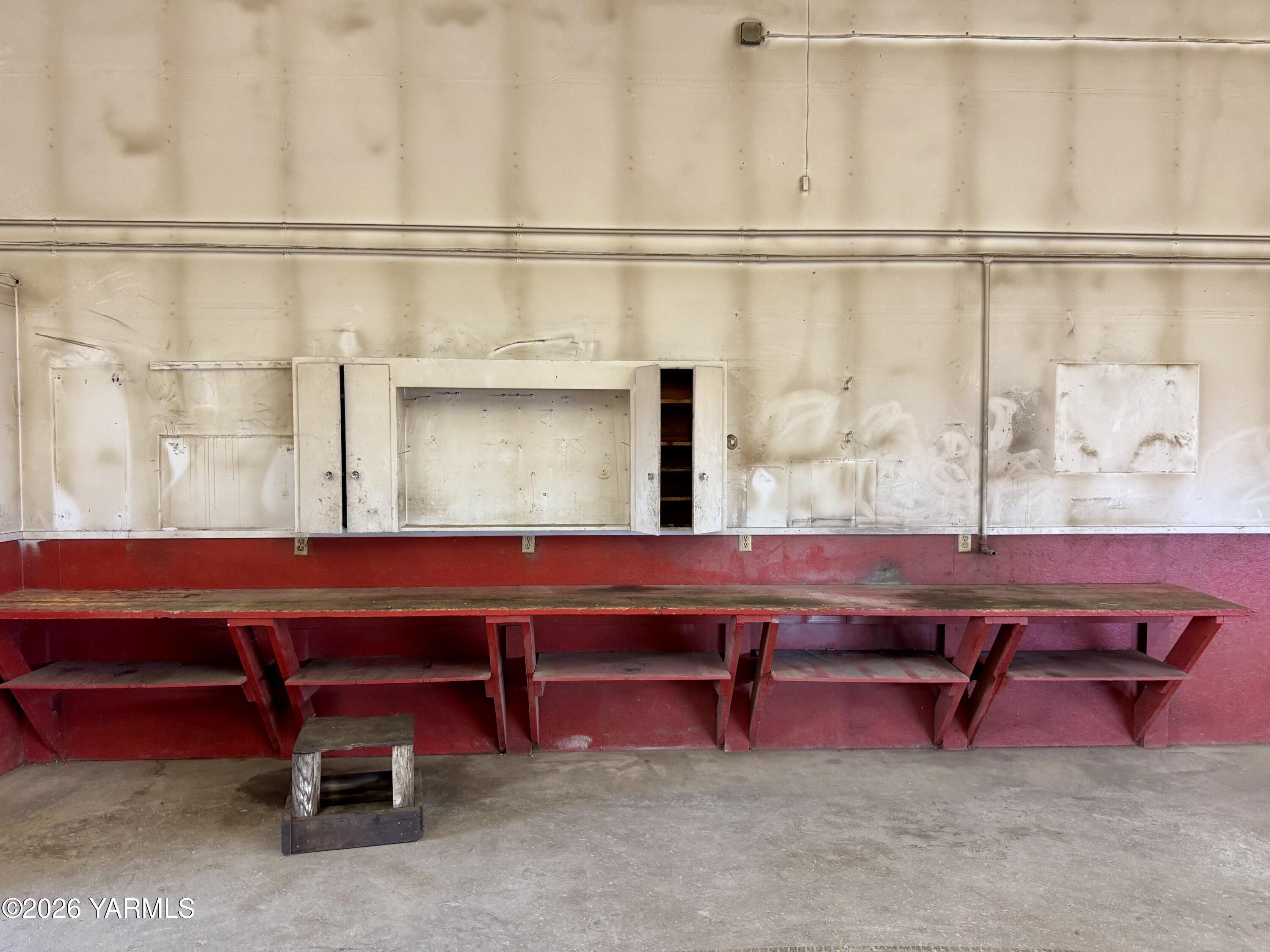 7801 Campbell Road, Unit 1 Toppenish, WA 98948 - Photo 15 of 44 Work Bench