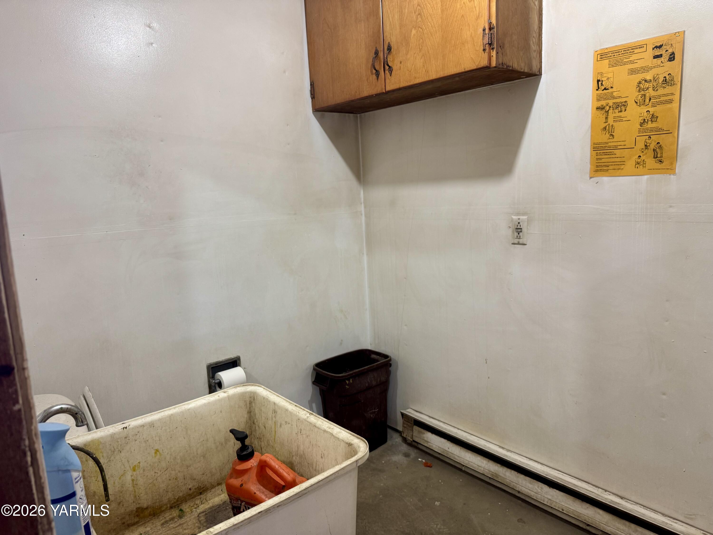 7801 Campbell Road, Unit 1 Toppenish, WA 98948 - Photo 16 of 44 1/2 Bathroom in Shop