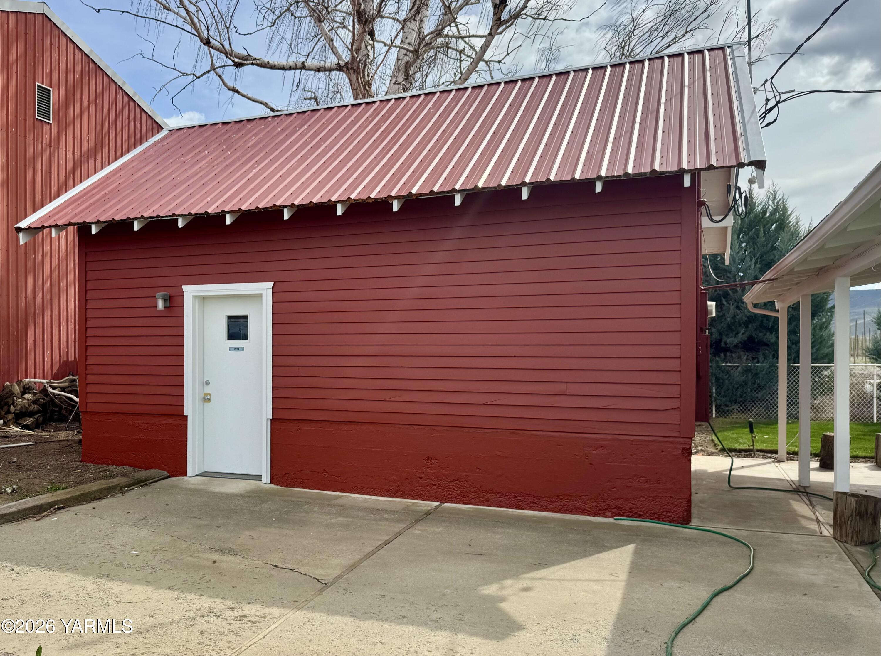 7801 Campbell Road, Unit 1 Toppenish, WA 98948 - Photo 18 of 44 North side Office/ADU
