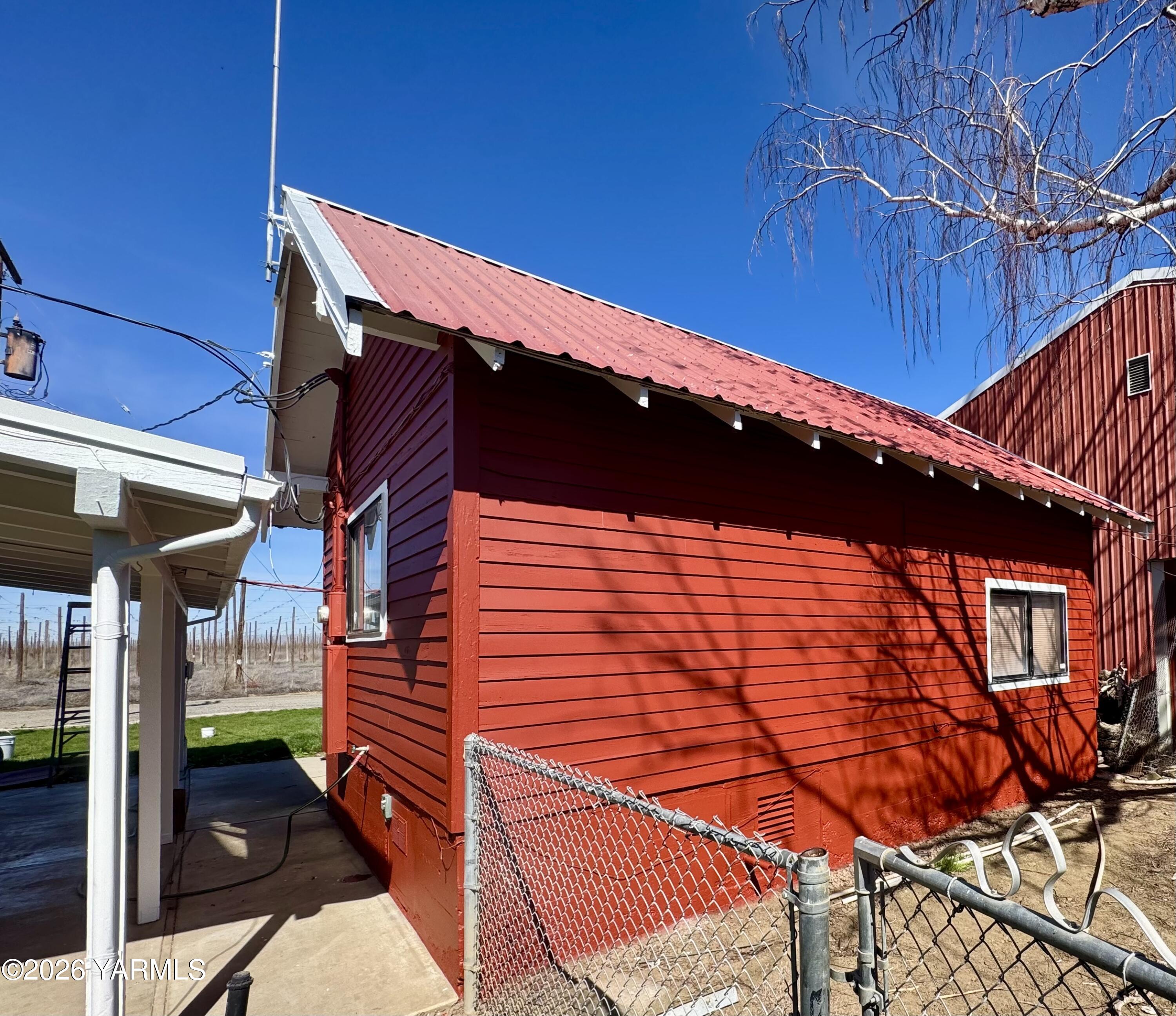 7801 Campbell Road, Unit 1 Toppenish, WA 98948 - Photo 19 of 44 South Side of Office/ADU